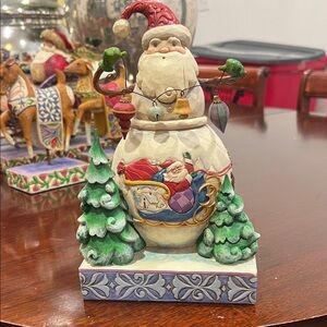 Jim Shore Santa m/Snowman Figurine with Green and Red Accents